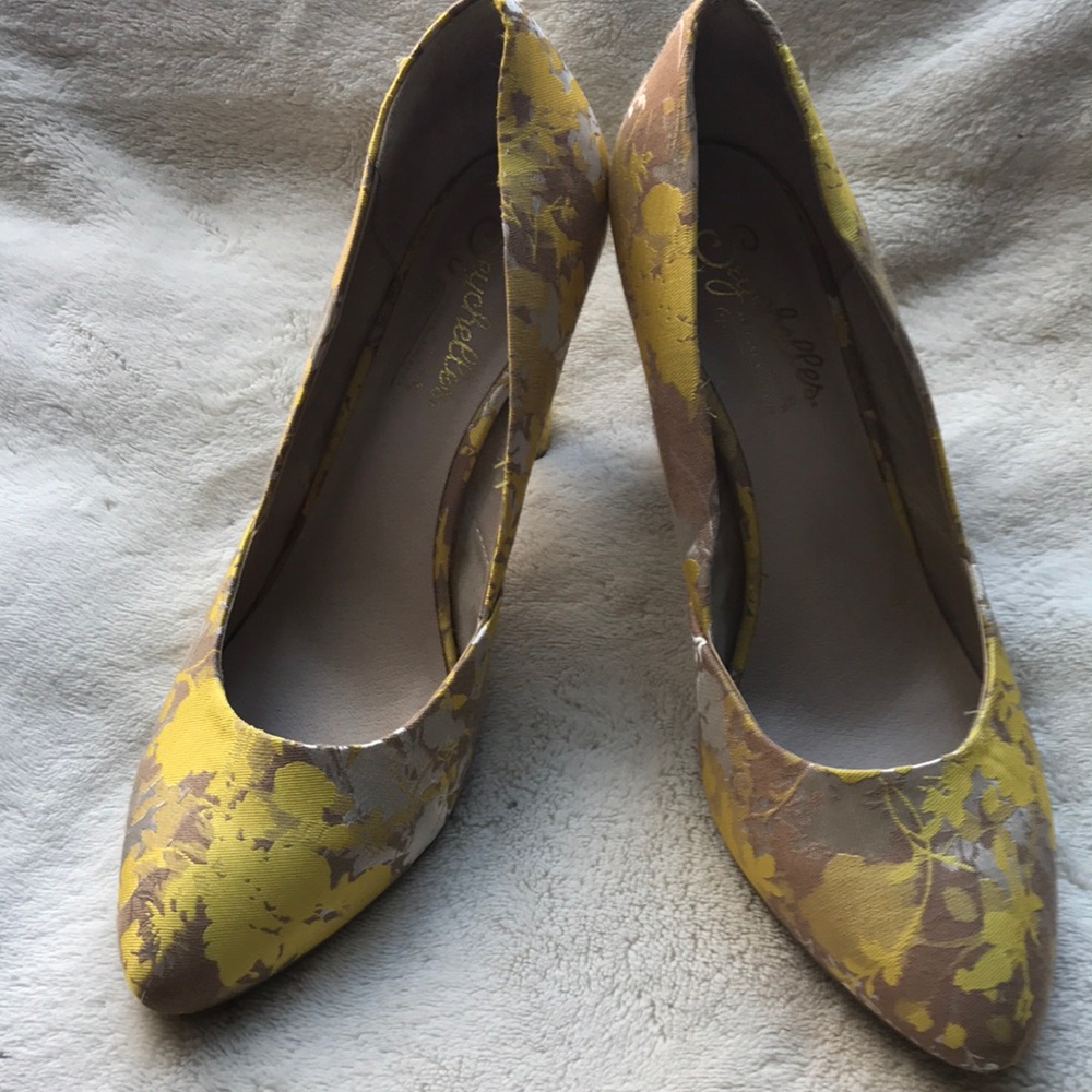 Seychelles yellow heels